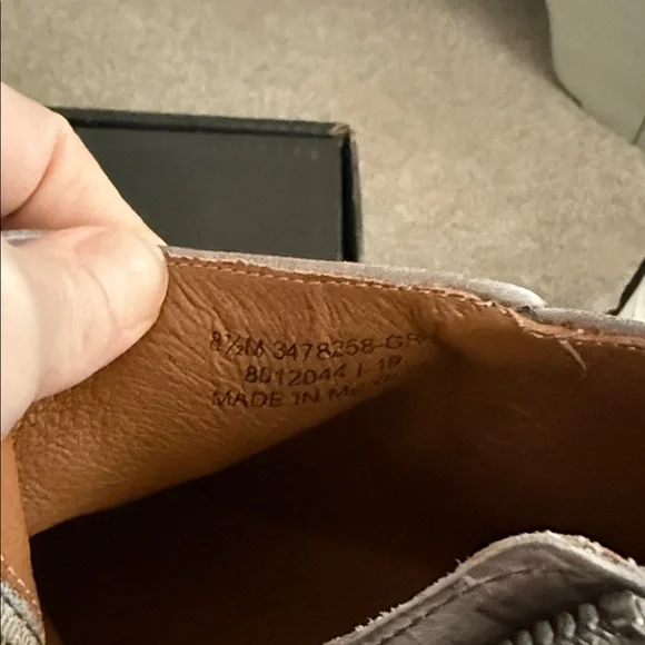 Any offers accepted 🍾Frye Women's Taupe Leather Ankle Booties - Picture 4 of 5